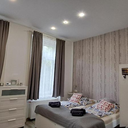 Pompar Belvarosi Apartman Szeged Buitenkant foto
