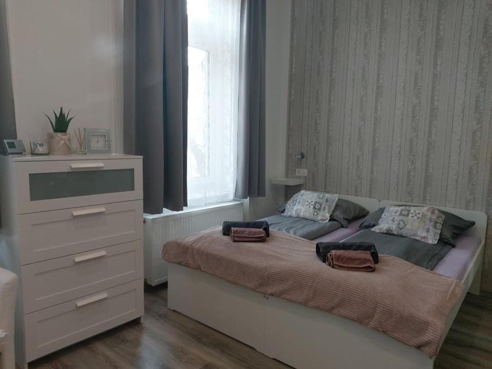 Pompar Belvarosi Apartman Szeged Buitenkant foto