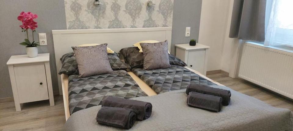 Pompar Belvarosi Apartman Szeged Buitenkant foto