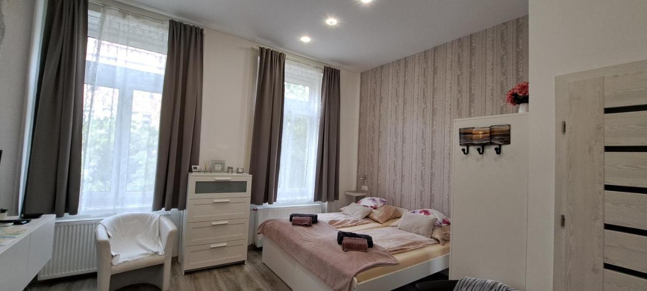 Pompar Belvarosi Apartman Szeged Buitenkant foto