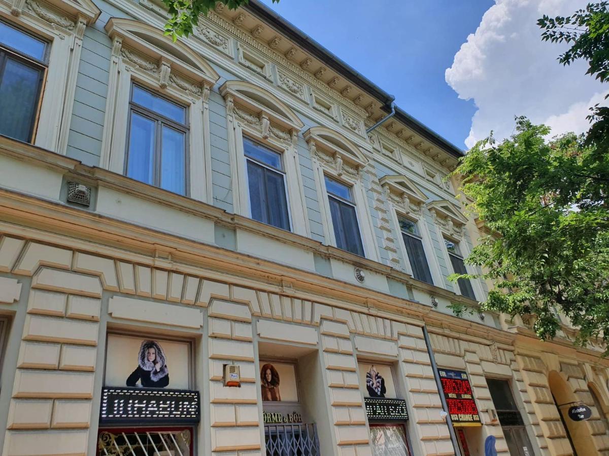 Pompar Belvarosi Apartman Szeged Buitenkant foto